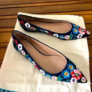 Tory Burch Embroidered Flats. Size 9.5.